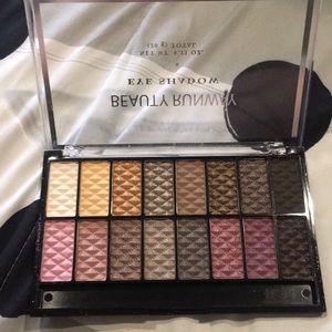 BRAND NEW BEAUTY RUNWAY EYESHADOW